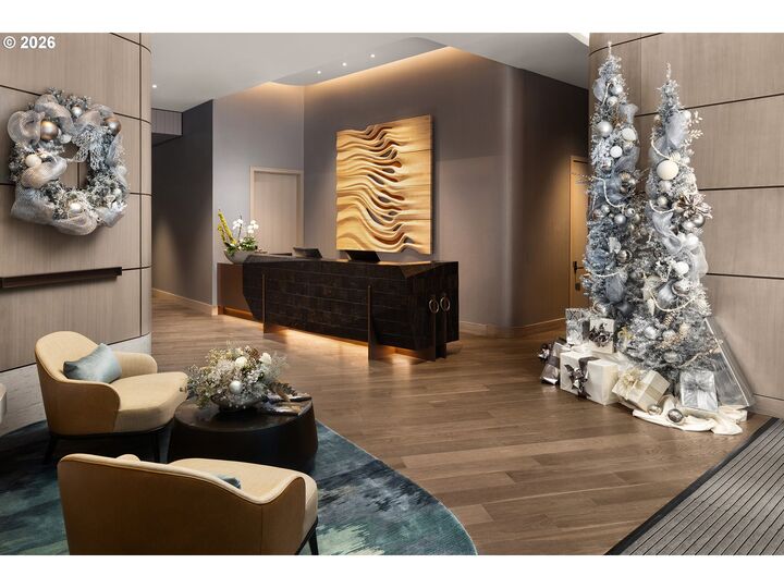 Property Photo: 550 SW 10th Ave 2405 OR 97205