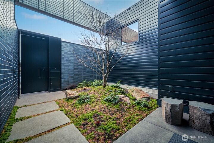 Property Photo:  1914  Magnolia Boulevard W  WA 98199 