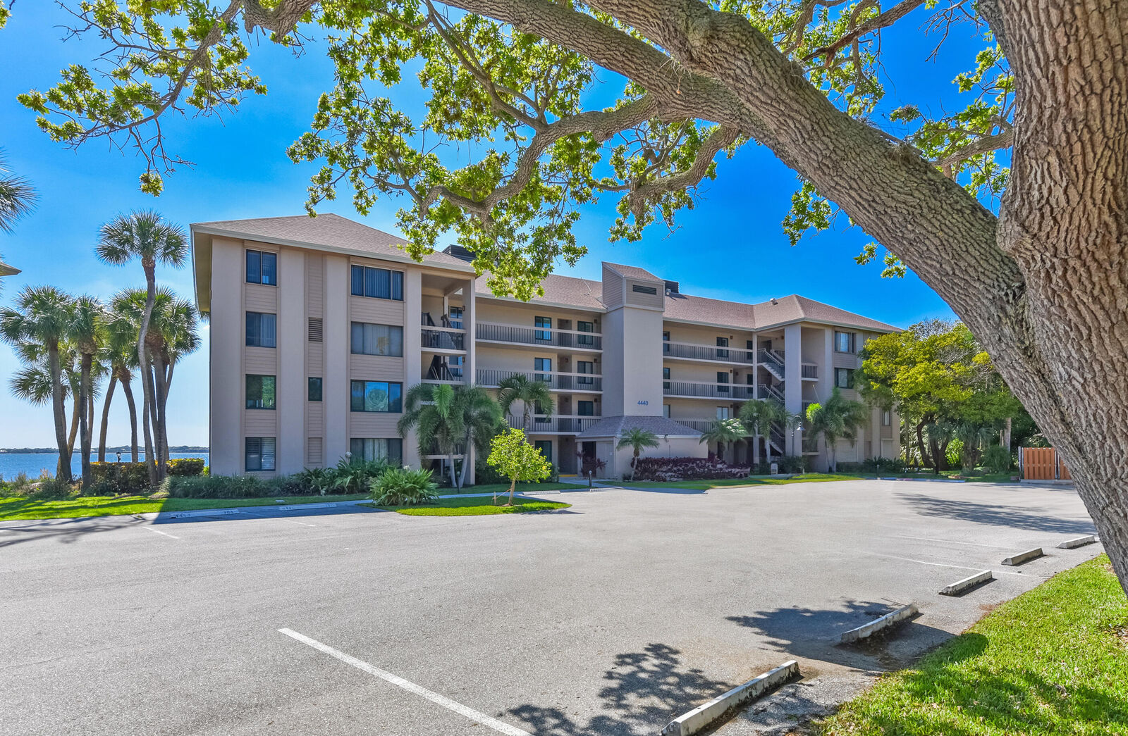 Property Photo:  4440 NE Sandpebble Trace 104  FL 34996 