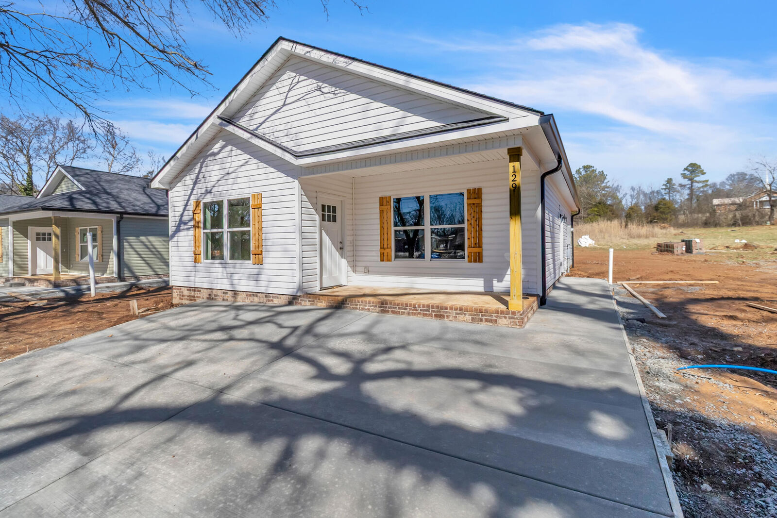 Property Photo: 129 Lindon Street TN 37307