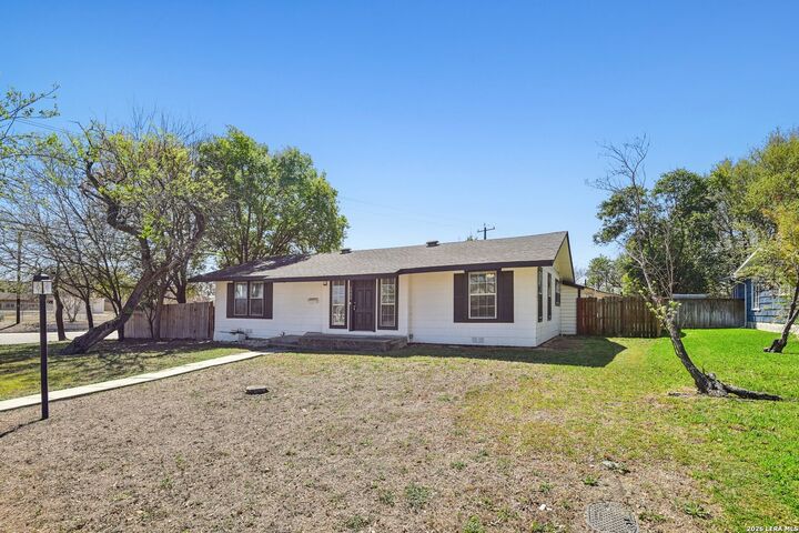 Property Photo:  1080 Ivy  TX 78209 