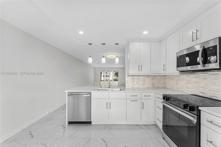 Property Photo: 2303 Lucaya Ln H2 FL 33066