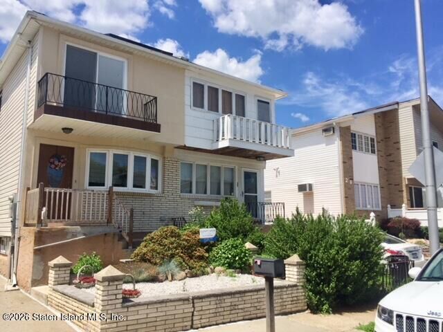 Property Photo:  25 Strawberry Lane  NY 10312 
