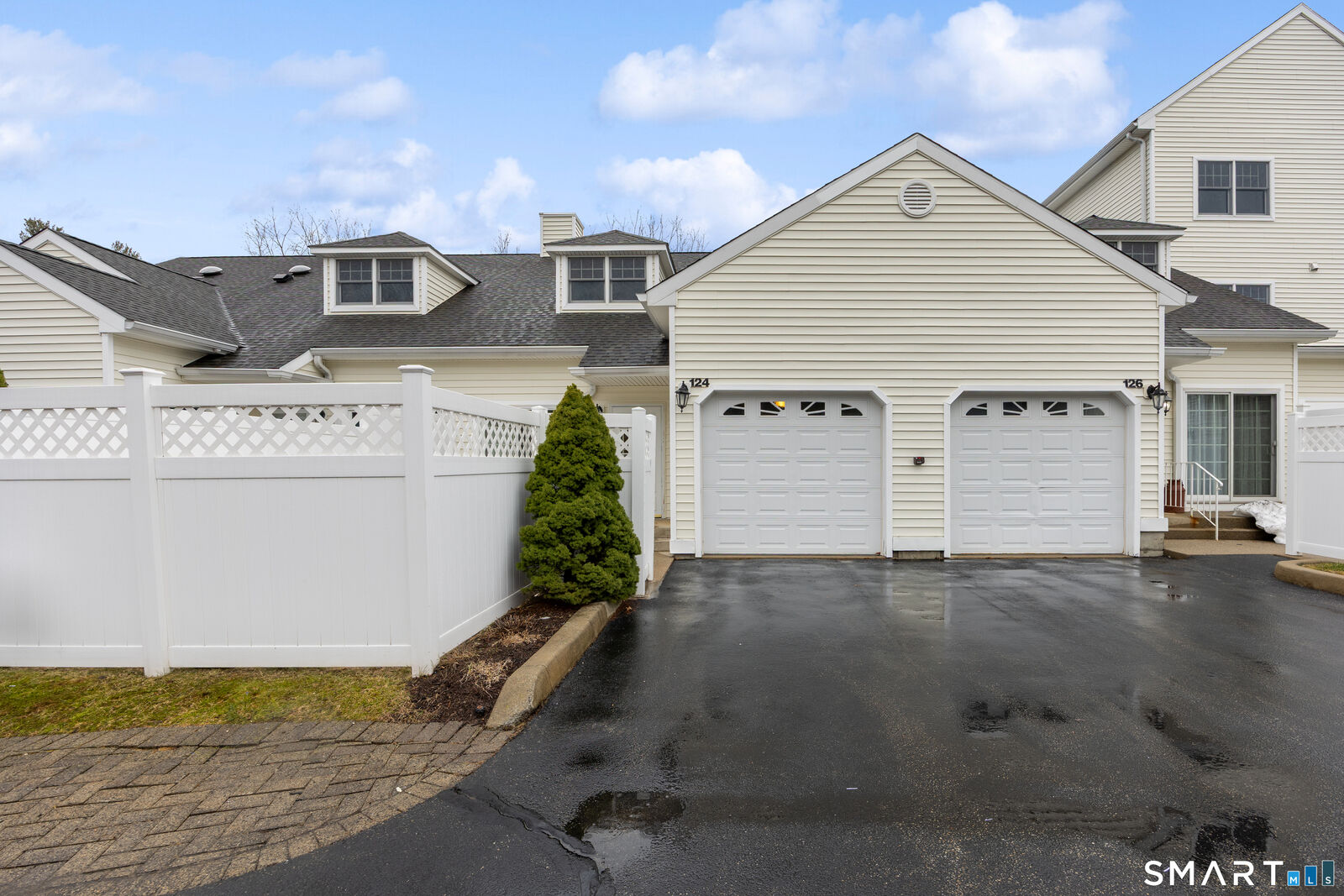 Property Photo:  124 Southwick Court 124  CT 06410 