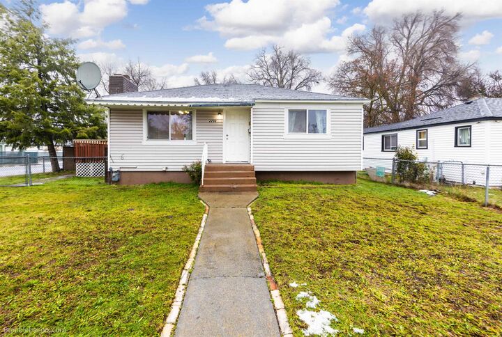 Property Photo: 2203 E Marshall Ave WA 99207