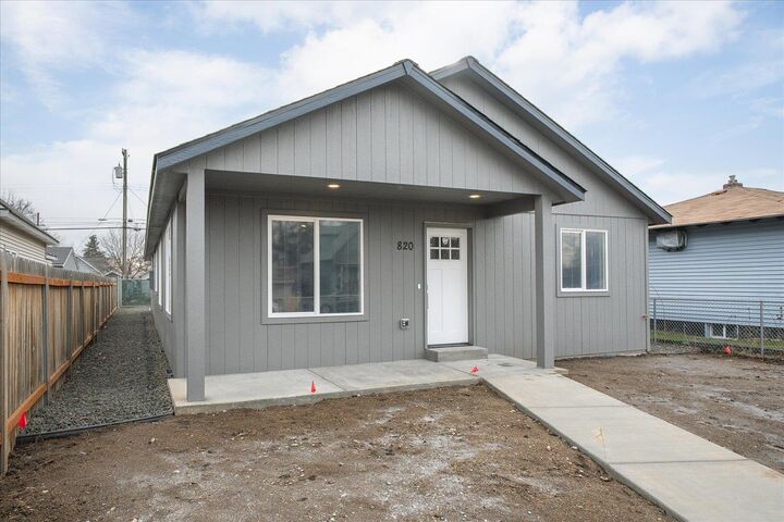 Property Photo: 820 E Crown Ave WA 99207