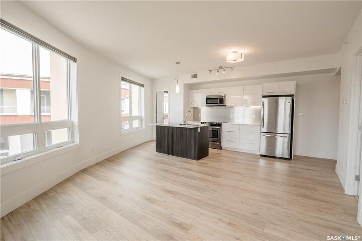 Property Photo:  409 B Avenue S 403  SK S7M 5M8 