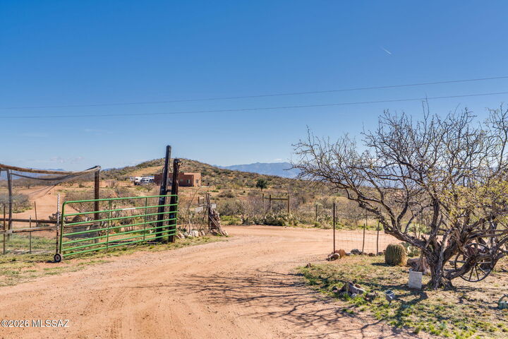 Property Photo: 33588 Ez Duz It Lane AZ 85623