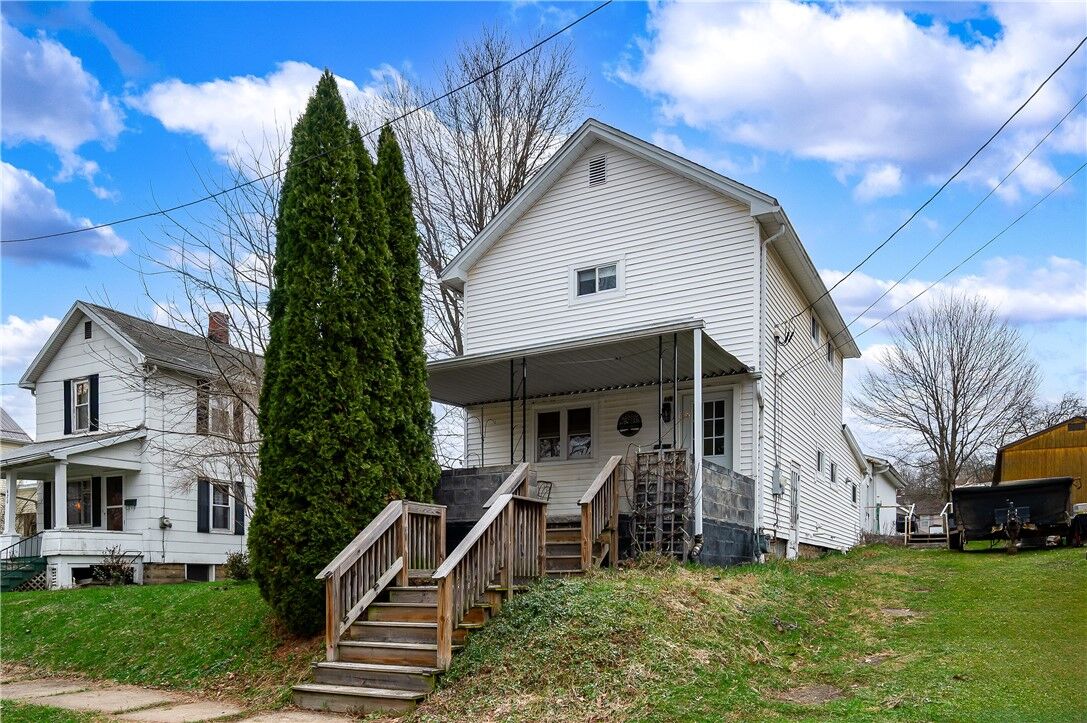 Property Photo:  618 Riverside Avenue  PA 16127 