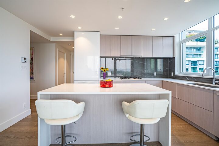 Property Photo: 1632 Lions Gate Lane 1601 BC V7P 0E2