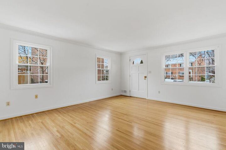 Property Photo:  4813 20th Place N  VA 22207 