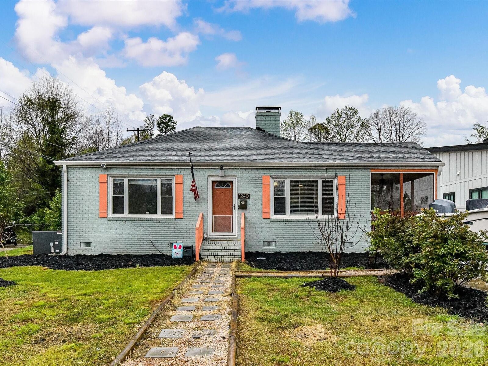 Property Photo: 1240 Skyview Road NC 28208