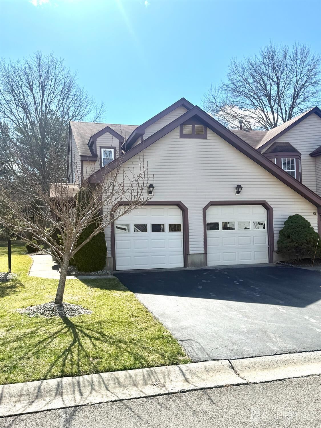 Property Photo:  8 Ingram Drive D  NJ 08831 