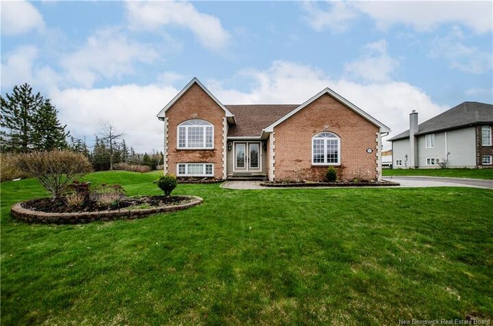 717 Royal Oaks Boulevard — photo 1