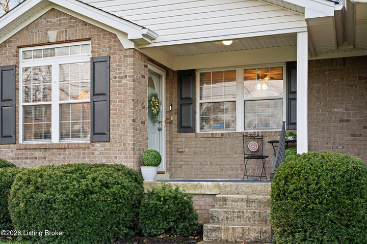 Property Photo:  4612 Kingsmore Dr  KY 40229 