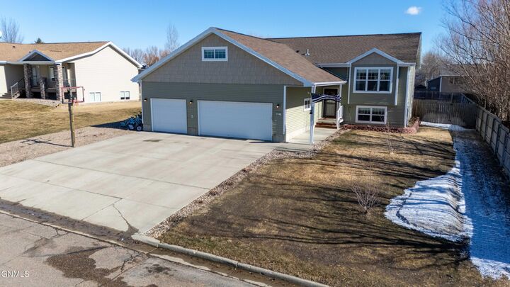 Property Photo:  2100 4th Avenue NE  ND 58523 