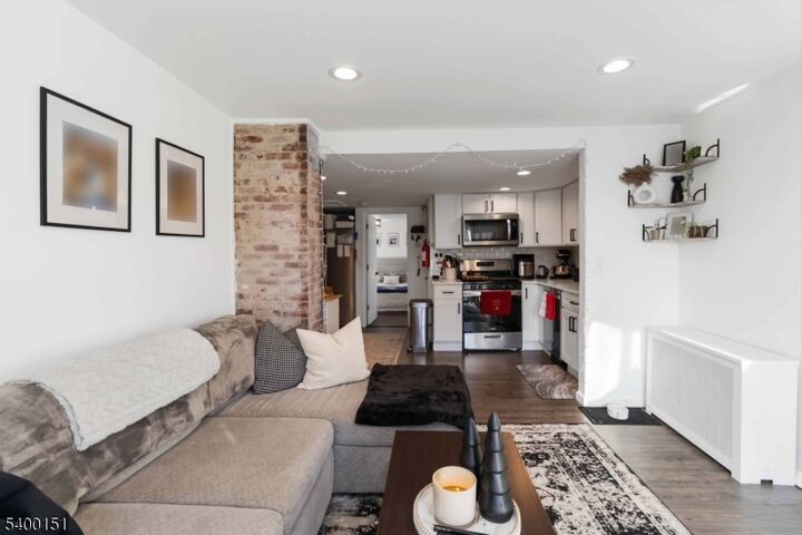 Property Photo:  34 Ashwood Ave 2  NJ 07901 