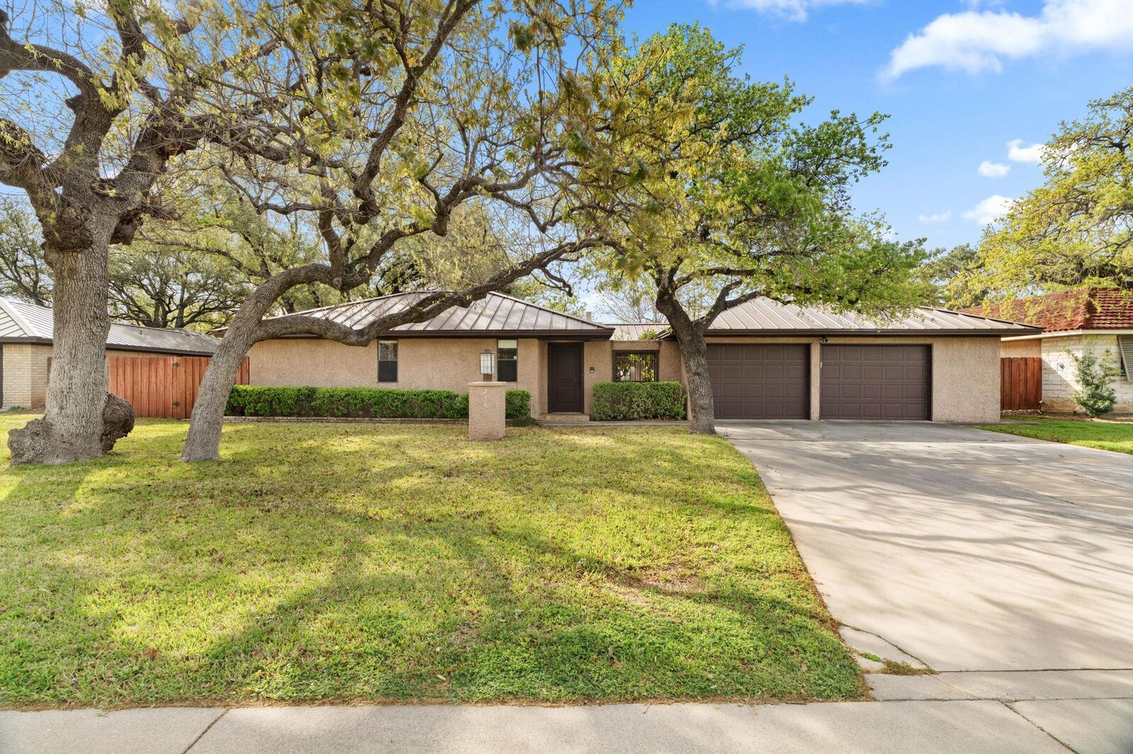 Property Photo:  216 Harbor Light  TX 78657 