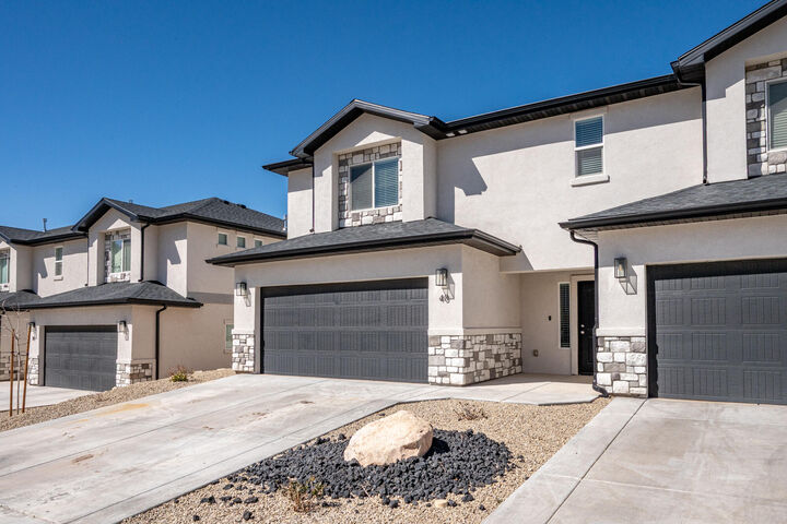 Property Photo: 668 E Fiddlers Cove Rd #40 UT 84721