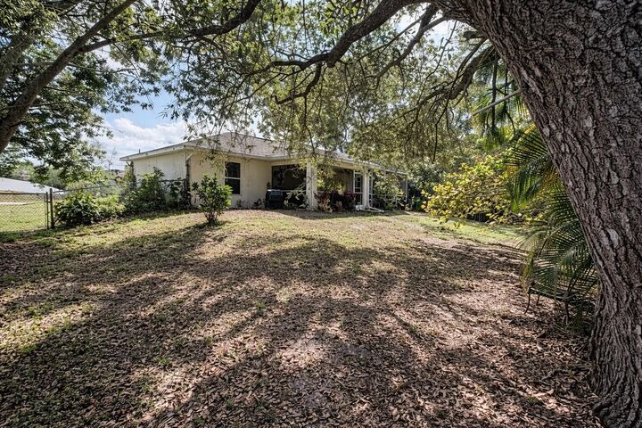 Property Photo: 720 Brannen Avenue FL 33974