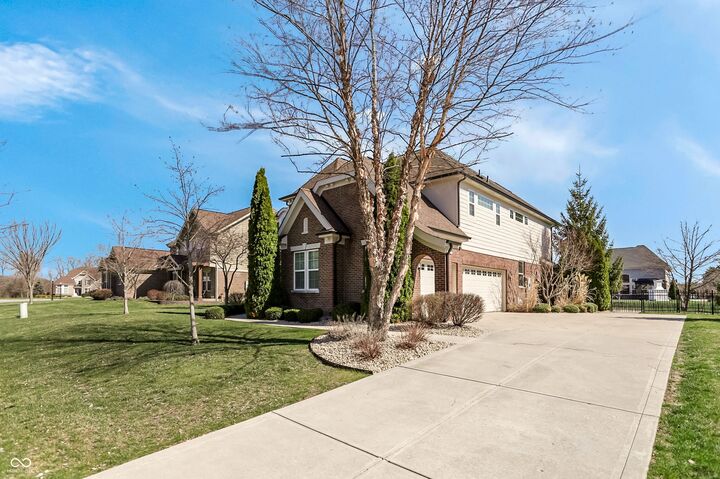 Property Photo: 5903 Oakmont Boulevard IN 46106