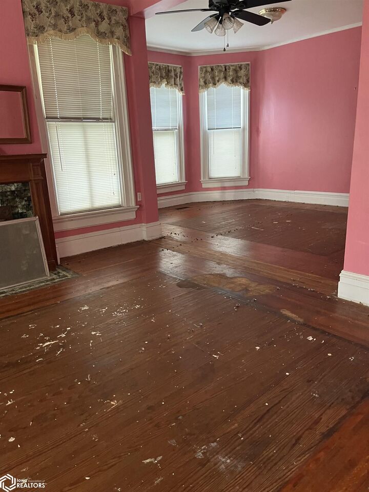 Property Photo: 901 Summer Street IA 52601