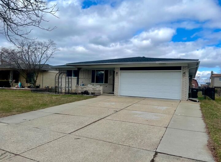 Property Photo:  3623 Tracy Drive  MI 48310 