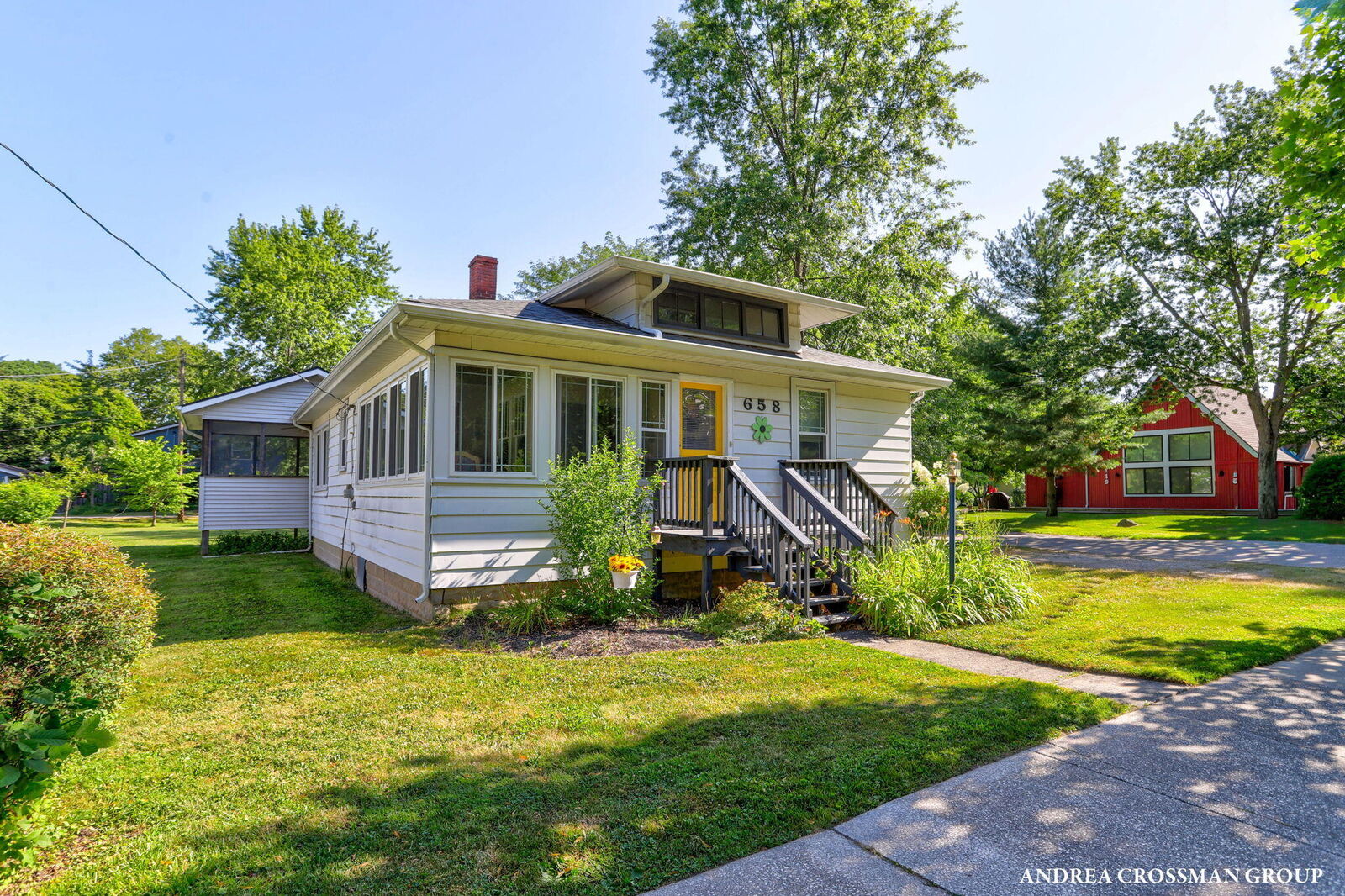 Property Photo: 658 Allegan Street MI 49453