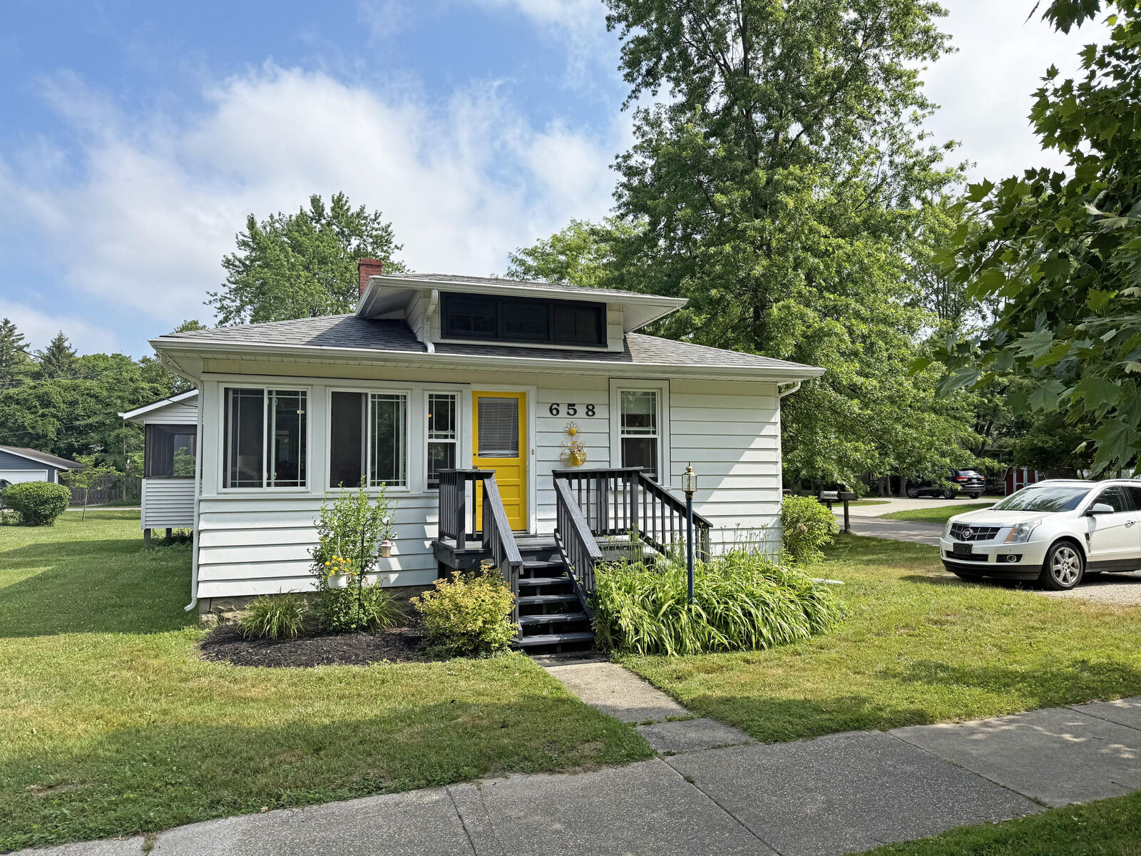 Property Photo:  658 Allegan Street  MI 49453 