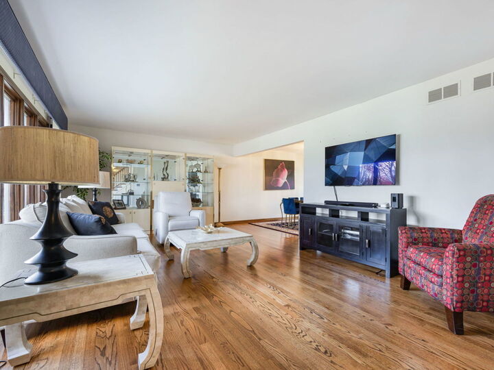 Property Photo:  1407 Wesley Court  IL 60559 