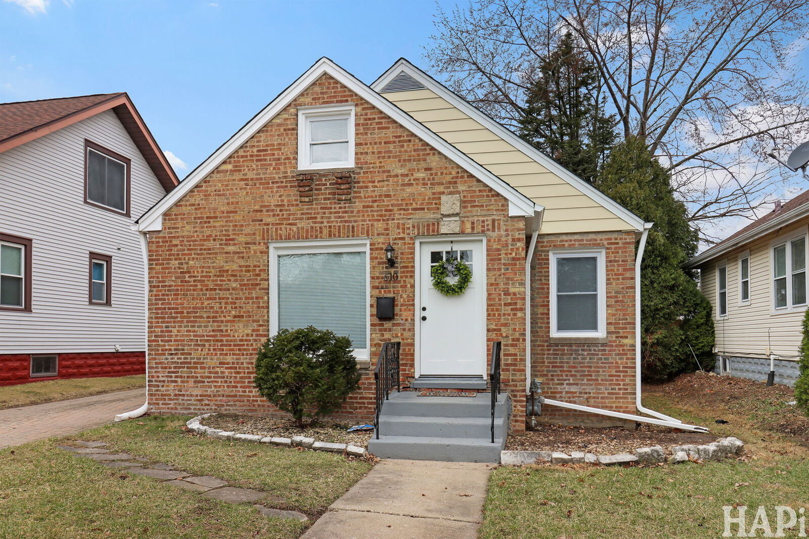 Property Photo: 610 S Fulton Avenue IL 60085