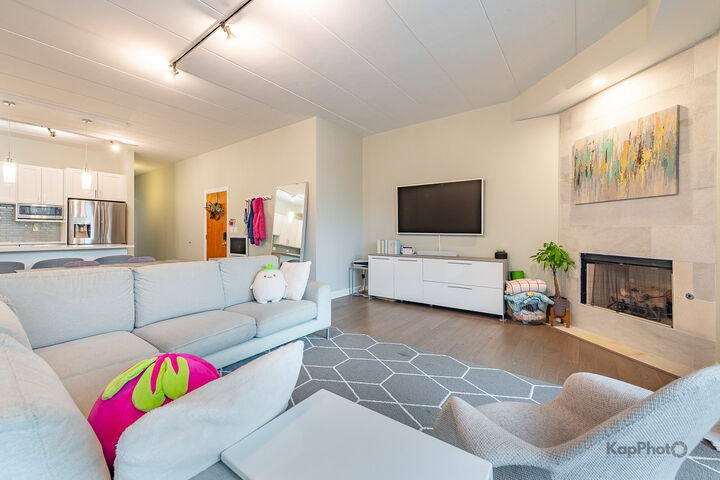 Property Photo: 1332 W Madison Street 2W IL 60607