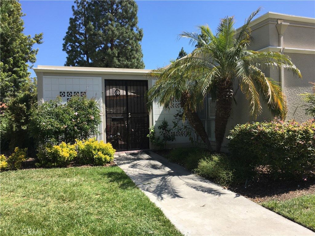 Property Photo:  675 Via Alhambra B  CA 92637 