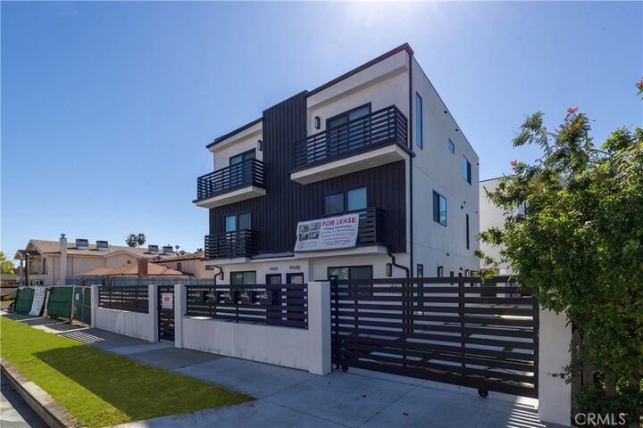 Property Photo:  14422 Tiara 1/2  CA 91401 