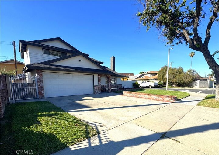 Property Photo:  835 E Claude Street  CA 90746 