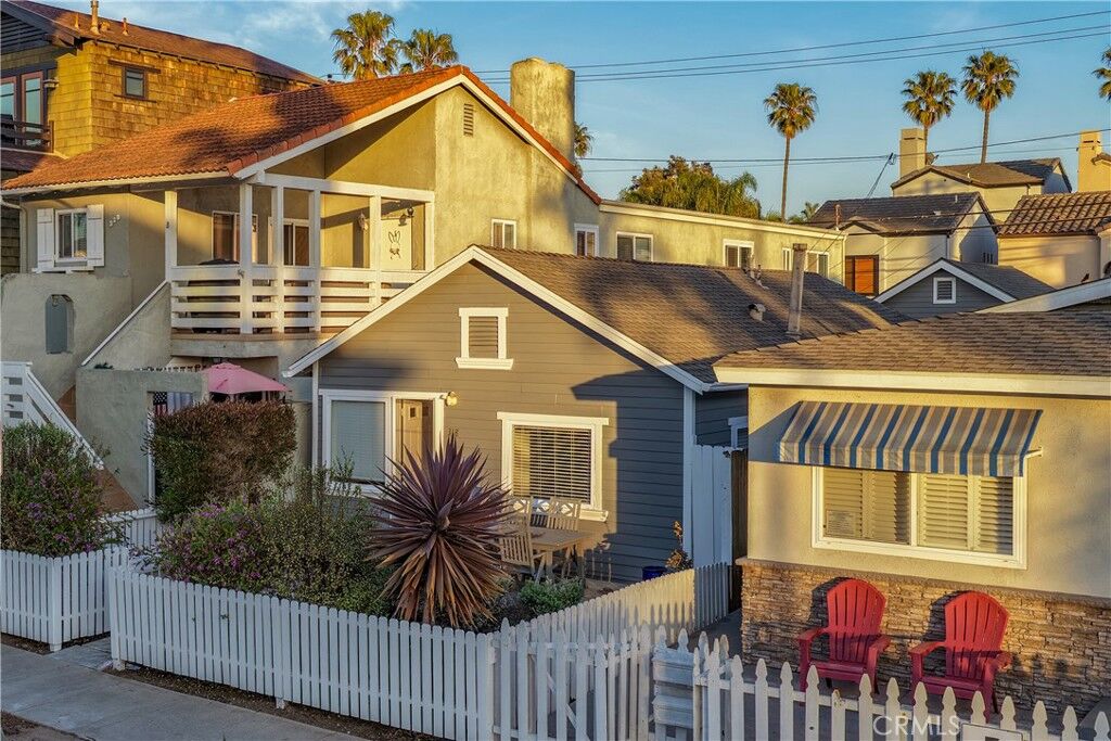 Property Photo:  318 8th Street  CA 92648 