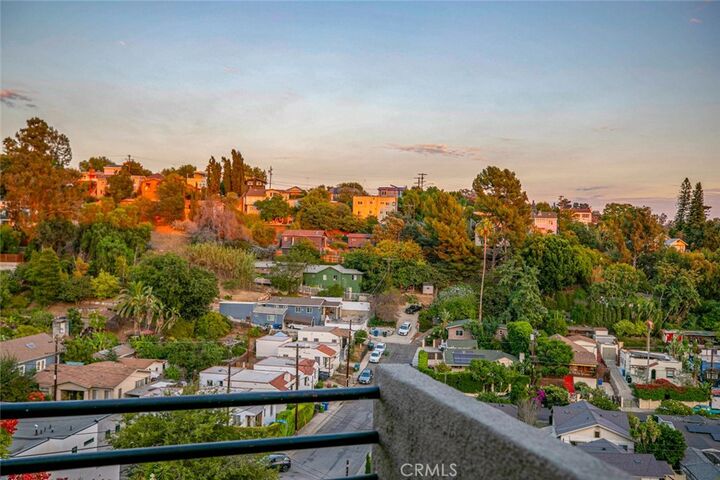 Property Photo:  1882 N Alvarado Street 16  CA 90026 