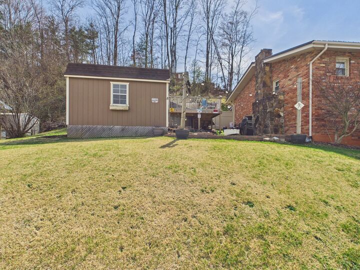 Property Photo: 304 Parkdale Street VA 24605