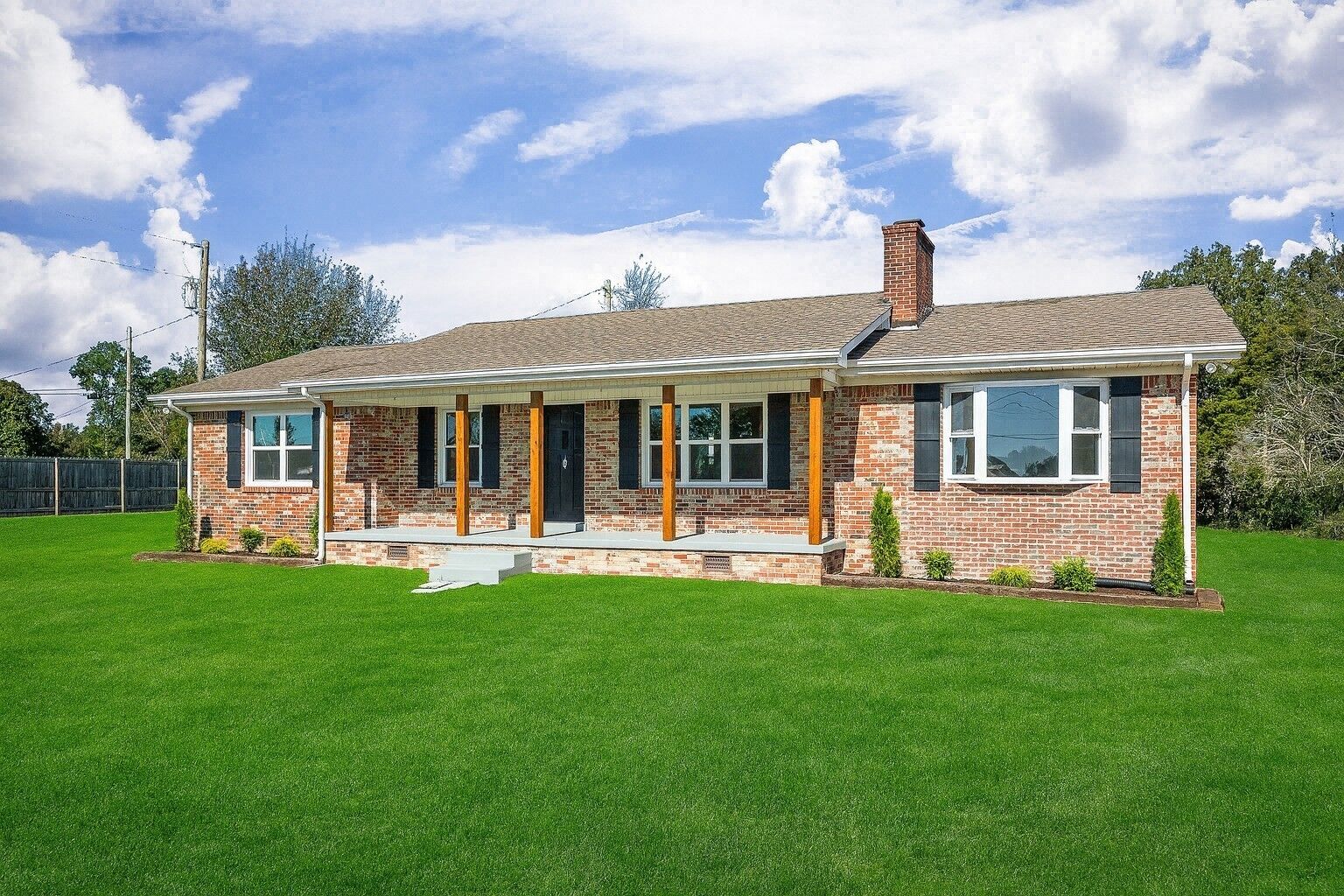 Property Photo:  411 Allen Ferry Rd  TN 37166 