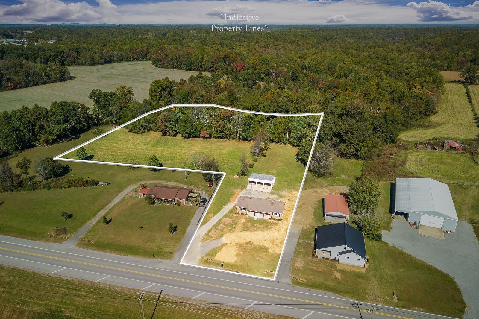 Property Photo: 411 Allen Ferry Rd TN 37166