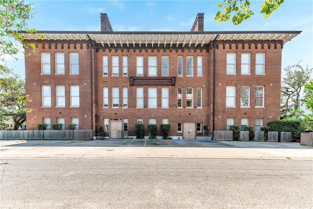 Property Photo:  3601 Camp Street 305  LA 70115 