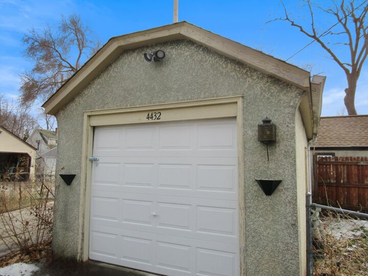 Property Photo:  4432 James Avenue N  MN 55412 