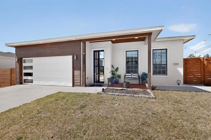 Property Photo:  3889 Sam Circle  TX 75233 