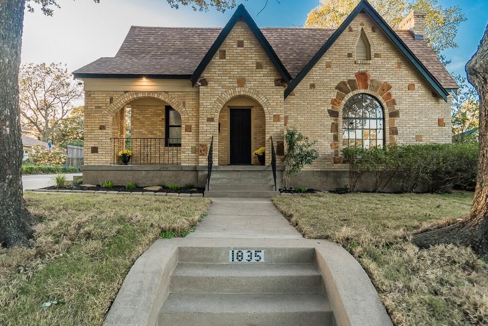 Property Photo:  1835 Cedar Crest Boulevard  TX 75203 