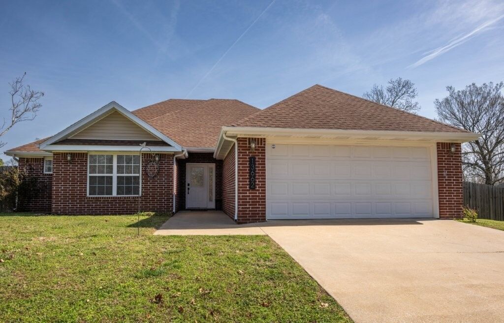 Property Photo: 13662 Cloverdale Road AR 72756