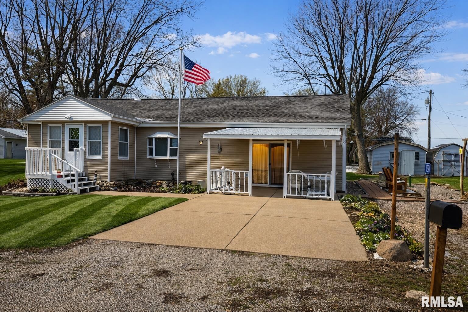 Property Photo: 1218 McKinley Street IL 61545