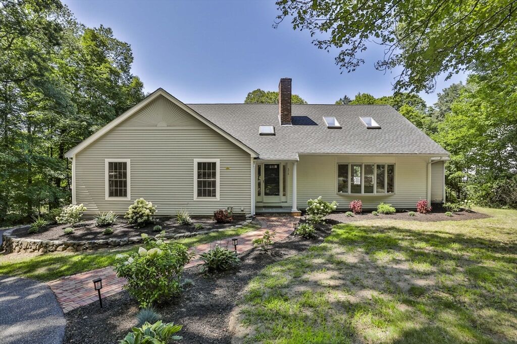 Property Photo:  576 Grove St  MA 01701 