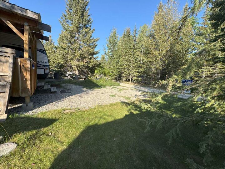 Property Photo: 200 4 Avenue SW 82 AB T0M 1X0