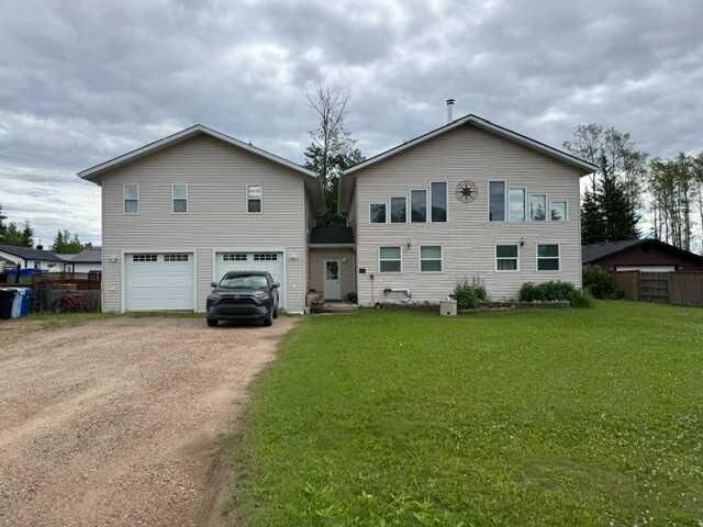 54 Poplar Crescent — photo 1