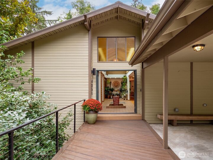 Property Photo:  4851  88th Place SE  WA 98040 